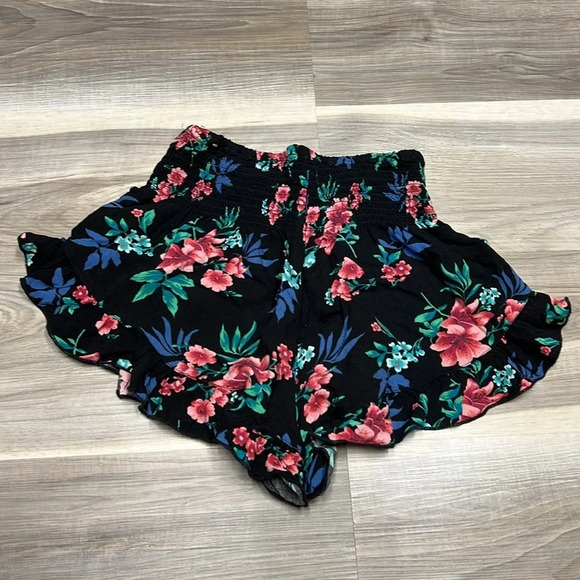 Hollister floral high rise shorts size XS - Picture 7 of 7